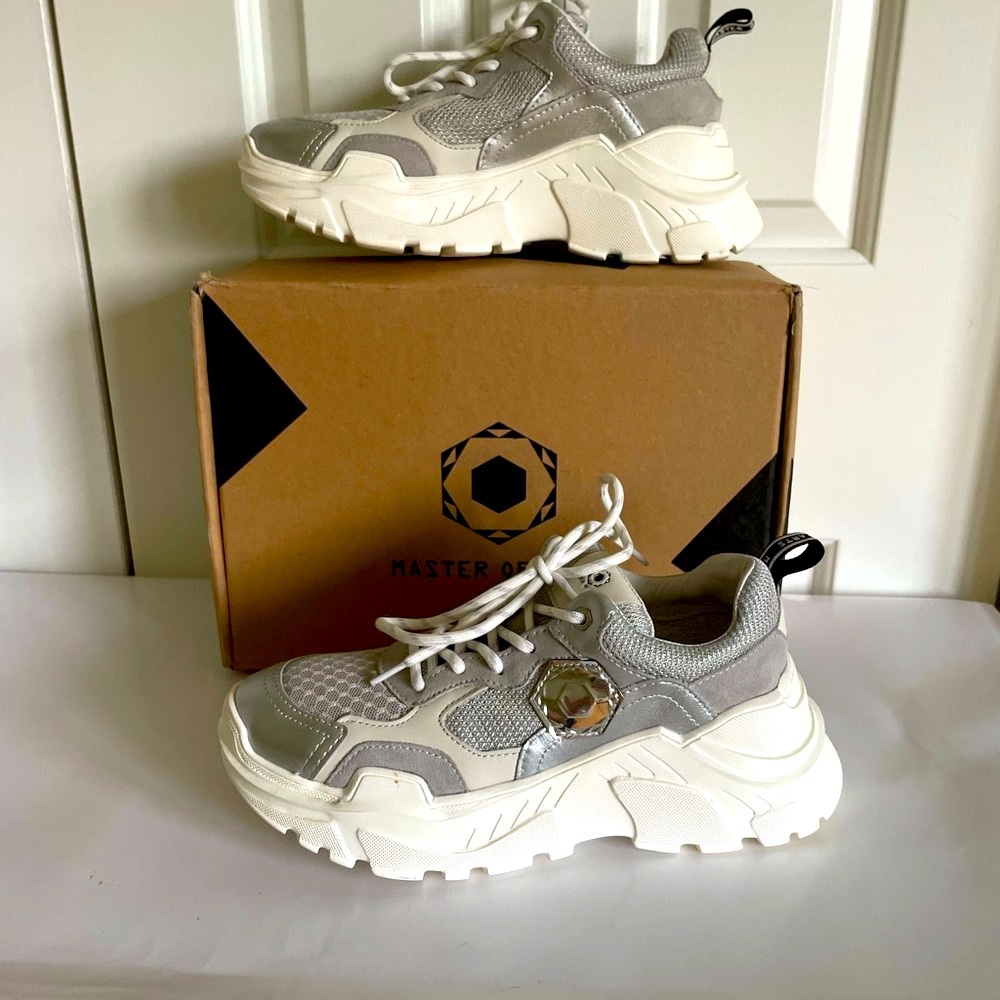 Moa Master of Arts Women Light Grey/Silver Sneakers 7.5/38 Mint